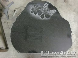 Памятники и надгробия